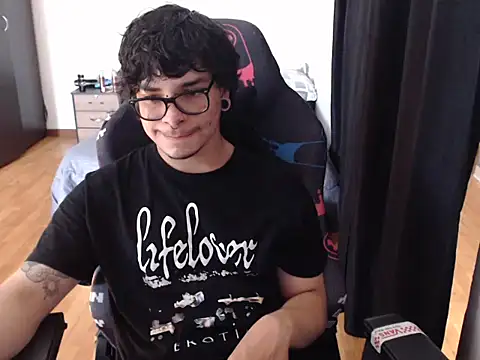 Snapshot of lilgothboy chatting on May 2026 01:17:02 PM lilgothboy online show from May 2026 01:17:02 PM