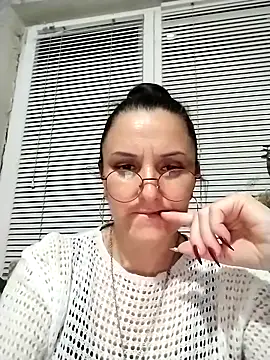 MillaMia45 online show from May 2026 07:33:01 PM