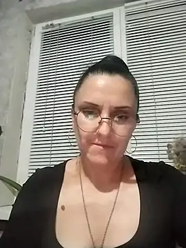 MillaMia45 online show from May 2026 07:09:01 PM