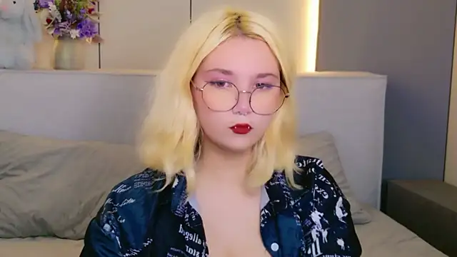 Snapshot of Cassey_Well chatting on May 2026 10:32:02 AM Cassey Well online show from May 2026 10:32:02 AM