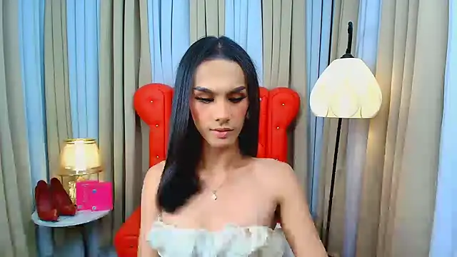 Estella Hilton online show from June 2026 11:01:01 AM
