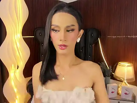 Estella Hilton online show from June 2026 10:52:02 AM