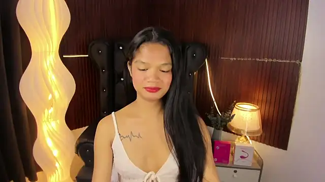 Naya Hilton online show from May 2026 06:31:02 PM
