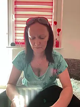 LindaLee90 online show from July 2026 02:36:01 PM