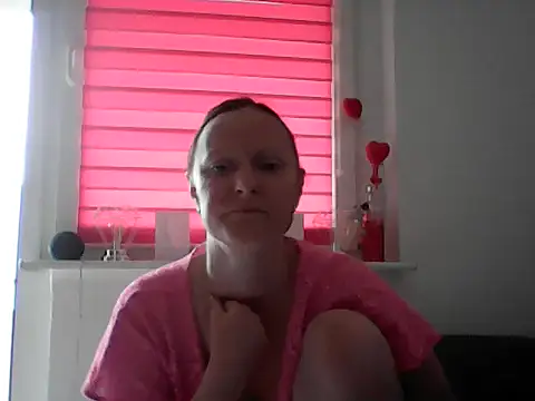 LindaLee90 online show from July 2026 11:50:02 AM