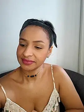 Snapshot of mell0102 chatting on May 2026 02:45:01 PM mell0102 online show from May 2026 02:45:01 PM
