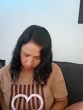 Snapshot of mell0102 chatting on June 2026 02:41:01 PM mell0102 online show from June 2026 02:41:01 PM