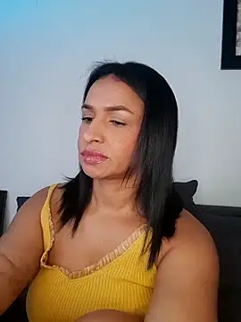 Snapshot of mell0102 chatting on June 2026 01:06:02 PM mell0102 online show from June 2026 01:06:02 PM