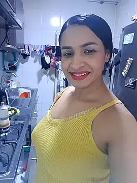 Snapshot of mell0102 chatting on July 2026 04:12:02 PM mell0102 online show from July 2026 04:12:02 PM