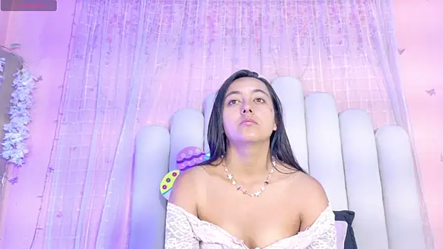 Hollyyqueen  online show from July 2026 07:53:02 PM