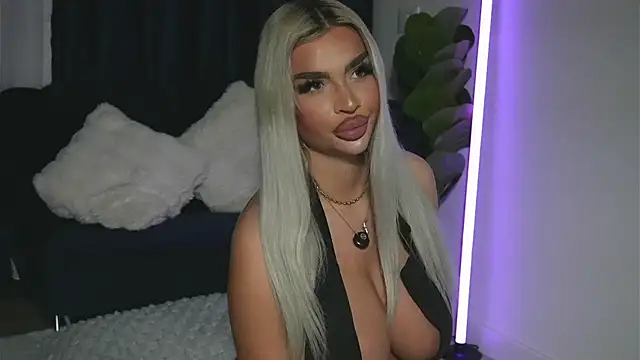 ChrystalCade online show from July 2026 07:20:01 PM