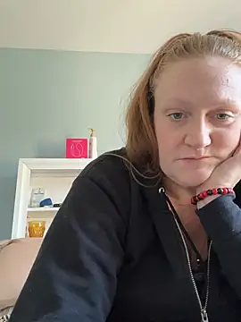 Kellilyn10 online show from June 2026 02:44:02 PM