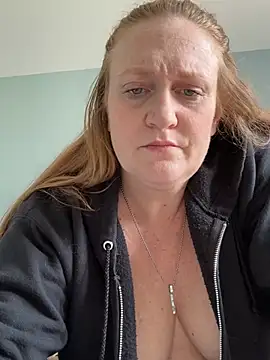 Kellilyn10 online show from July 2026 05:17:02 PM