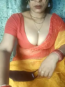 Juli 80 online show from June 2026 07:05:01 PM