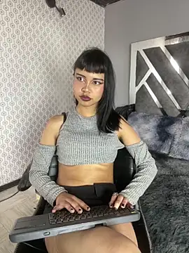 AntonellaCooper Pink online show from May 2026 05:32:02 PM