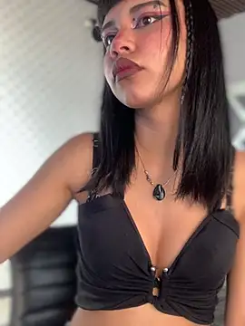 AntonellaCooper Pink online show from May 2026 07:12:01 PM