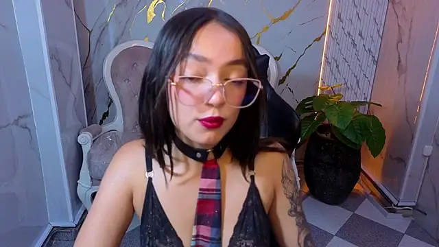 Cinnamon b online show from May 2026 08:05:02 PM