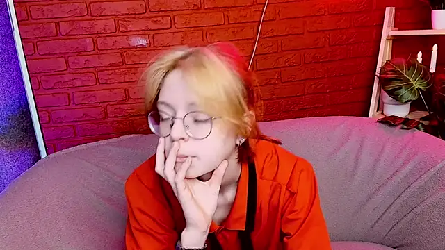 FoxxyyPolly online show from May 2026 05:25:01 AM