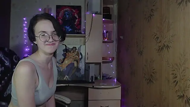 Alessa Kiss online show from May 2026 05:18:01 PM