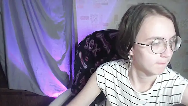Alessa Kiss online show from June 2026 06:25:02 PM