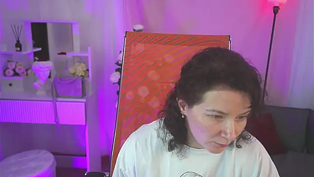 AureliaGleam online show from May 2026 08:00:01 AM