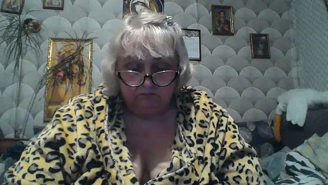 MarinaFarina53 online show from May 2026 05:41:01 PM