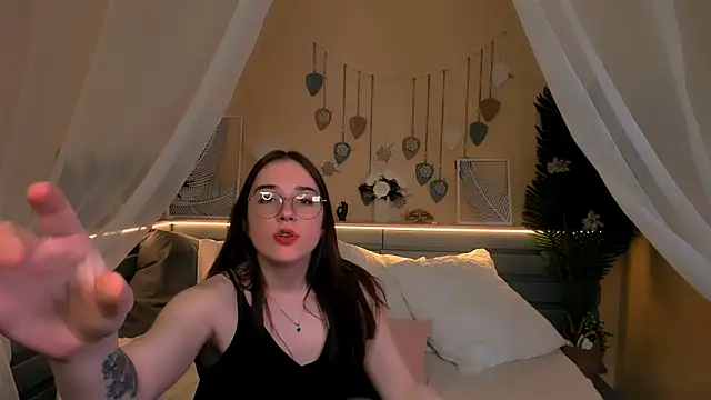 Maya Winters online show from May 2026 10:45:02 AM