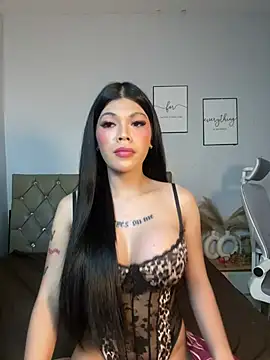 DanikaLovve online show from June 2026 12:33:01 PM