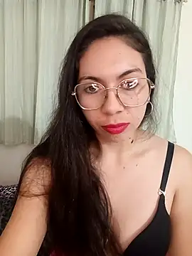 Mia essence online show from May 2026 11:21:02 PM