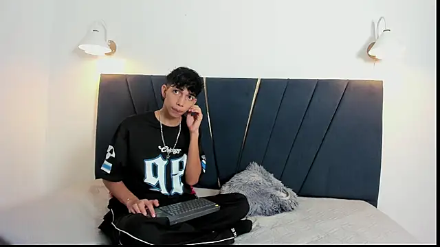 ero boy40 online show from May 2026 03:15:01 AM