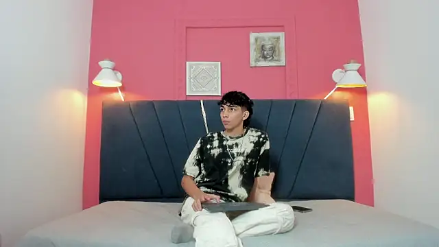 ero boy40 online show from May 2026 03:45:01 AM