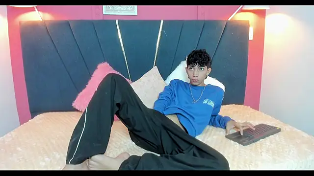 ero boy40 online show from June 2026 04:48:02 AM