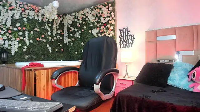 KarolFoxxi   online show from July 2026 08:55:02 PM