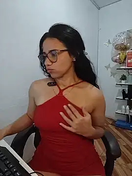 Snapshot of alanahot94 chatting on May 2026 12:26:01 AM alanahot94 online show from May 2026 12:26:01 AM