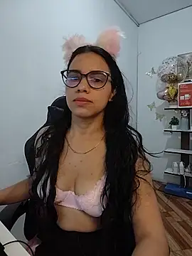 Snapshot of alanahot94 chatting on May 2026 01:01:01 AM alanahot94 online show from May 2026 01:01:01 AM