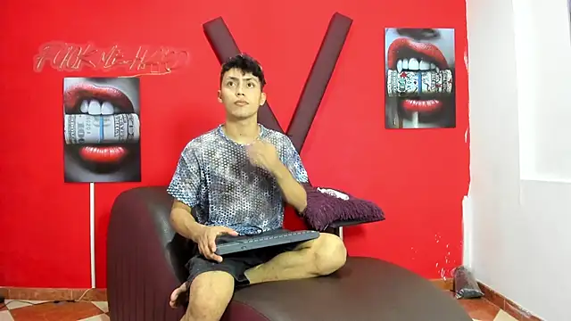 CAT LOVE1 online show from May 2026 12:28:02 AM