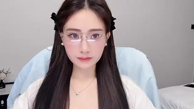  222Mia online show from May 2026 05:25:01 AM