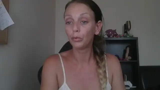 LouiseLovell online show from July 2026 06:24:02 PM