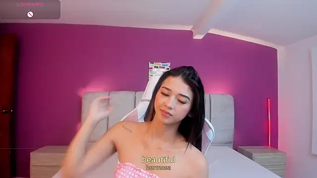 Littlee Mia online show from May 2026 11:59:01 AM