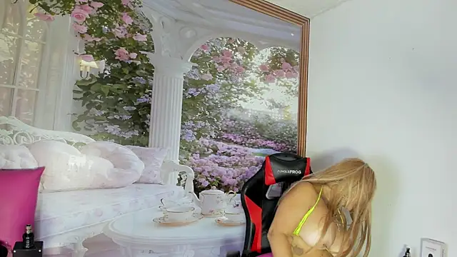 LaylaWatsson online show from May 2026 02:45:01 PM