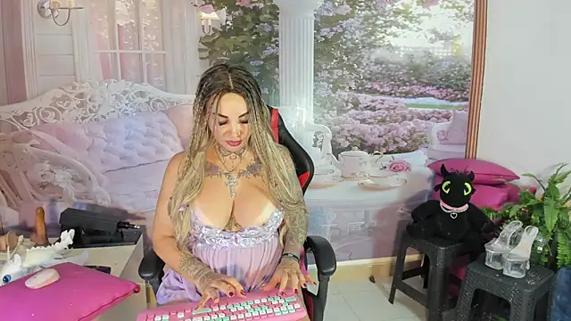 LaylaWatsson online show from May 2026 08:58:01 PM