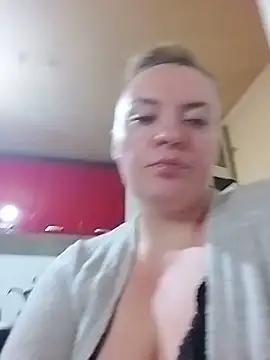 DiamondMia11 online show from May 2026 09:44:01 PM