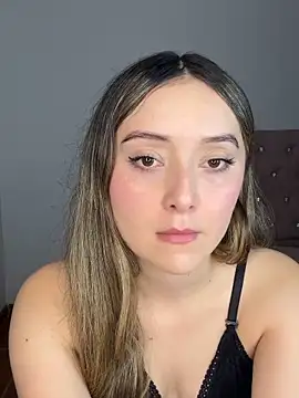 Sarisloves online show from May 2026 09:53:01 PM