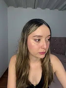 Sarisloves online show from May 2026 01:14:02 AM