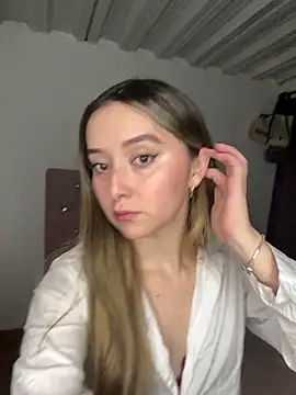 Sarisloves online show from May 2026 03:46:01 AM