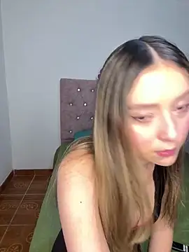 Sarisloves online show from May 2026 10:58:01 PM