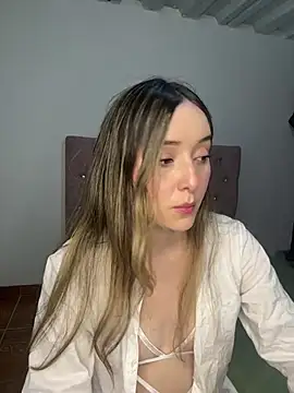 Sarisloves online show from May 2026 12:28:02 AM