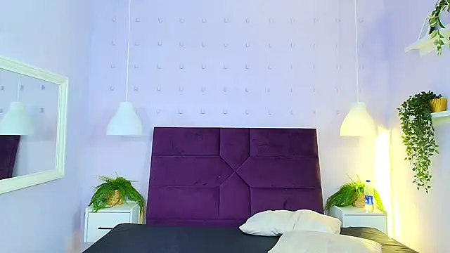 Sirenyrouss online show from July 2026 07:37:01 AM