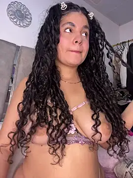 Yassy 11 online show from June 2026 07:48:01 PM