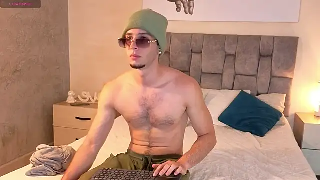 isaacblaze  online show from May 2026 03:56:02 AM